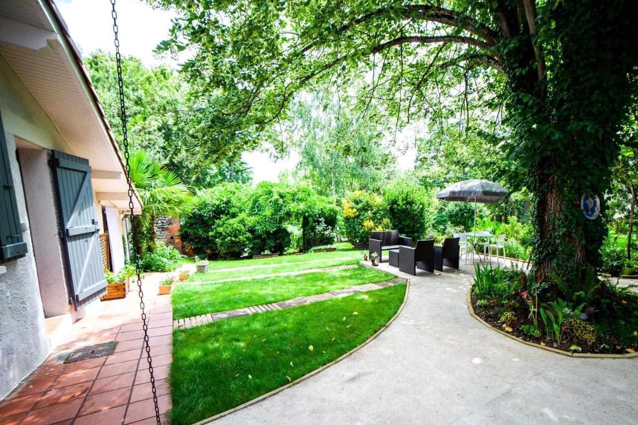 Mirguet Au Jardin Apartment Saint-Elix-le-Chateau ภายนอก รูปภาพ